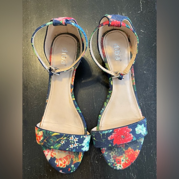 Floral strap low wedge sandal! - Priced Below Poshmark lowest suggested price!! - Picture 1 of 4